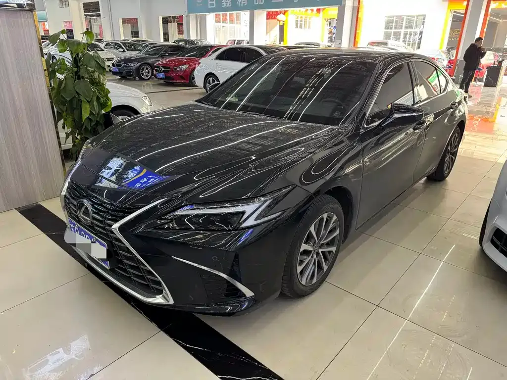 Lexus ES — фото 1