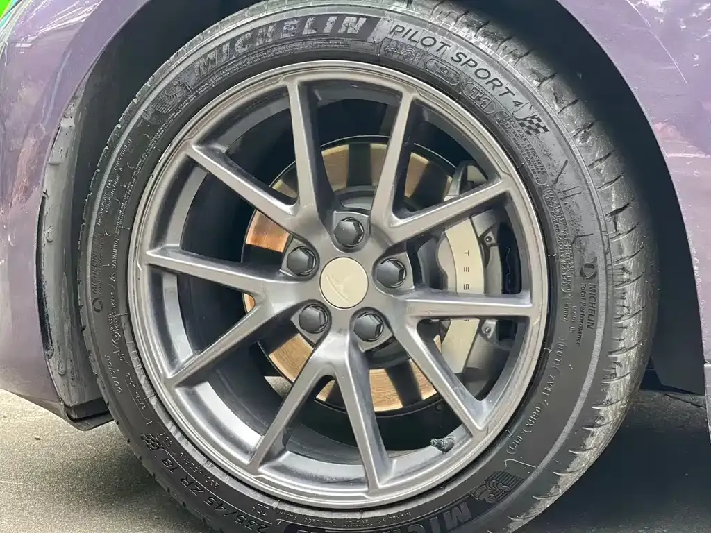 Tesla Model 3 — фото 4