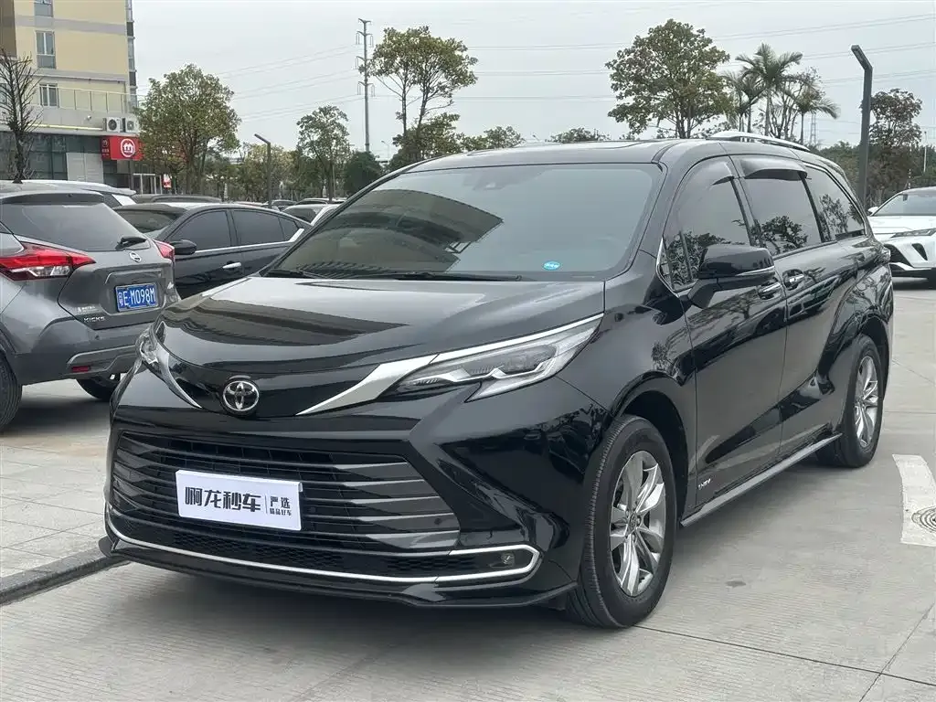 Toyota Sienna 2024 из CN, фото 1