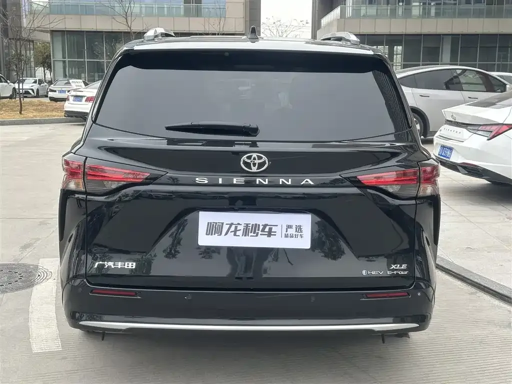 Toyota Sienna 2024 из CN, фото 3
