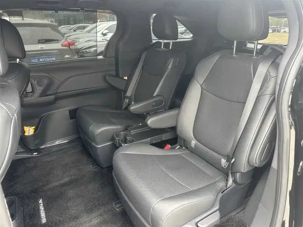 Toyota Sienna 2024 из CN, фото 8