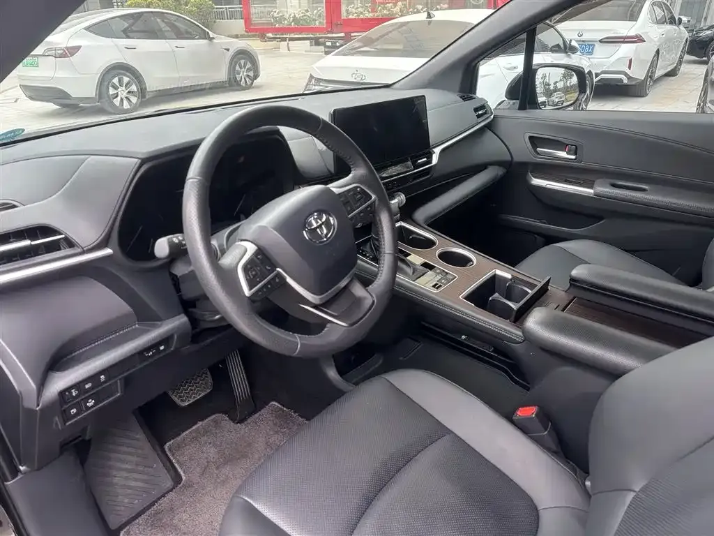 Toyota Sienna 2024 из CN, фото 7