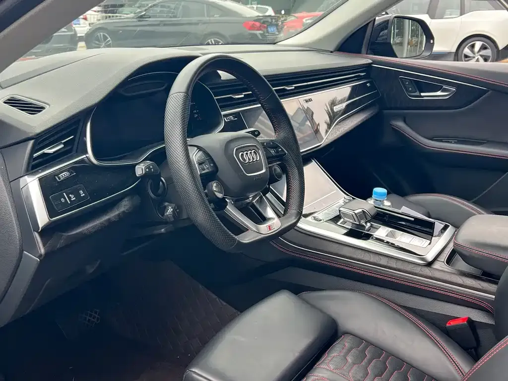 Audi Q8 2022 из CN, фото 3