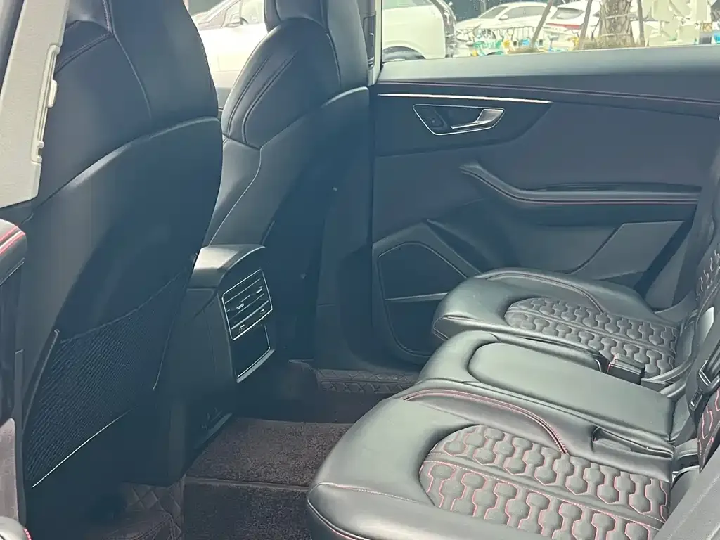 Audi Q8 2022 из CN, фото 9