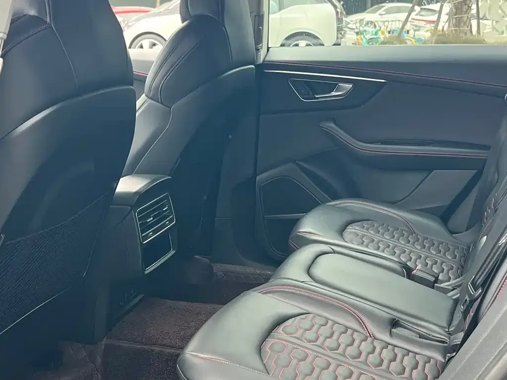 Audi Q8 2022 из CN, фото 6