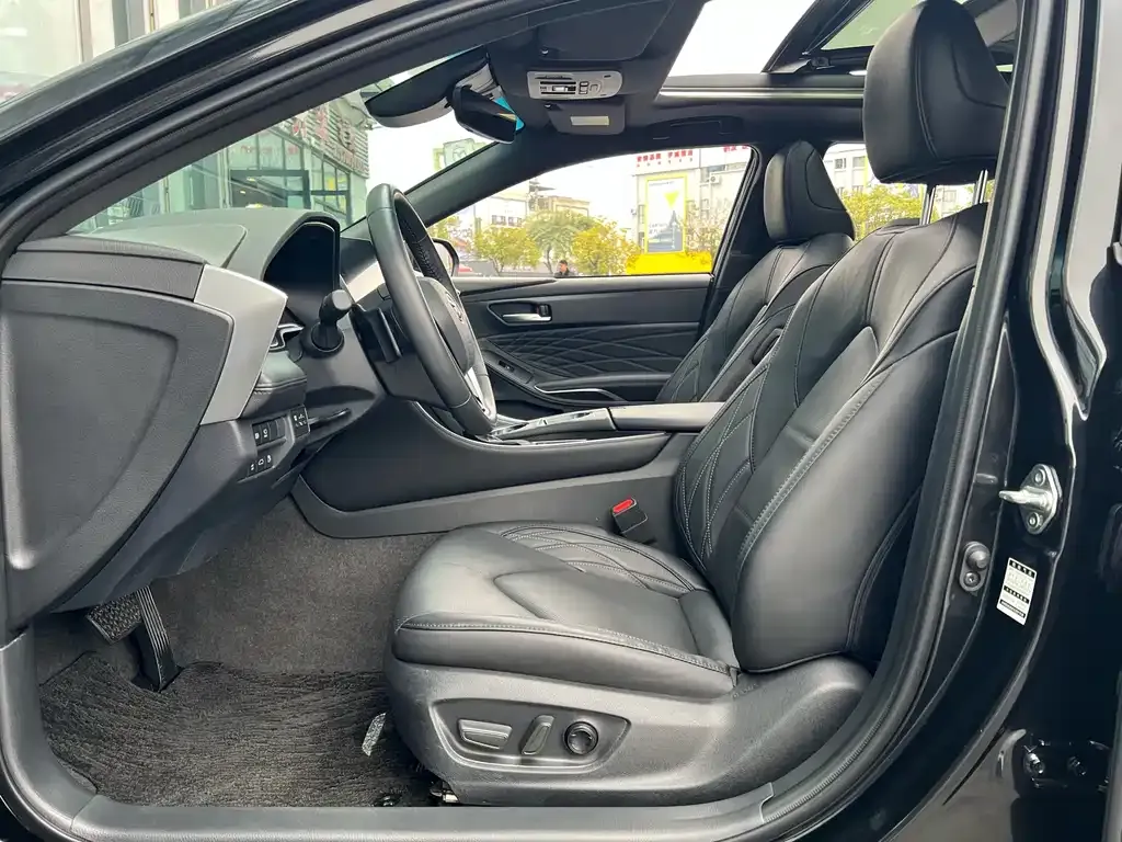 Toyota Avalon 2023 из CN, фото 4