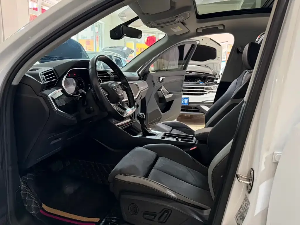 Audi Q3 2022 из CN, фото 2
