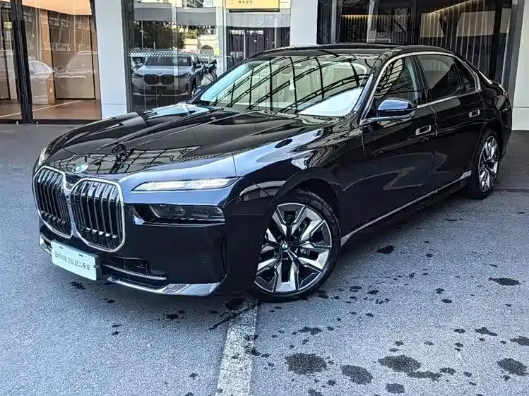 BMW 7 Series — фото 1