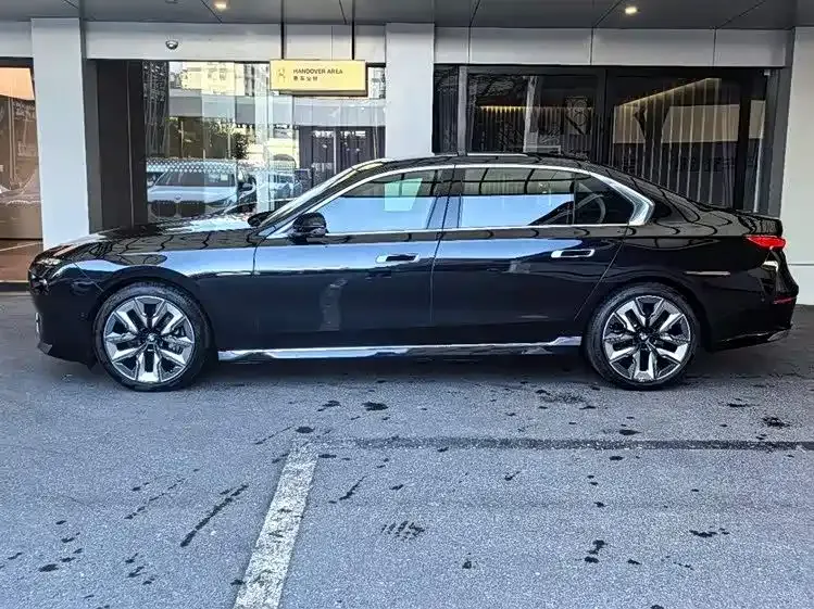 BMW 7 Series — фото 2