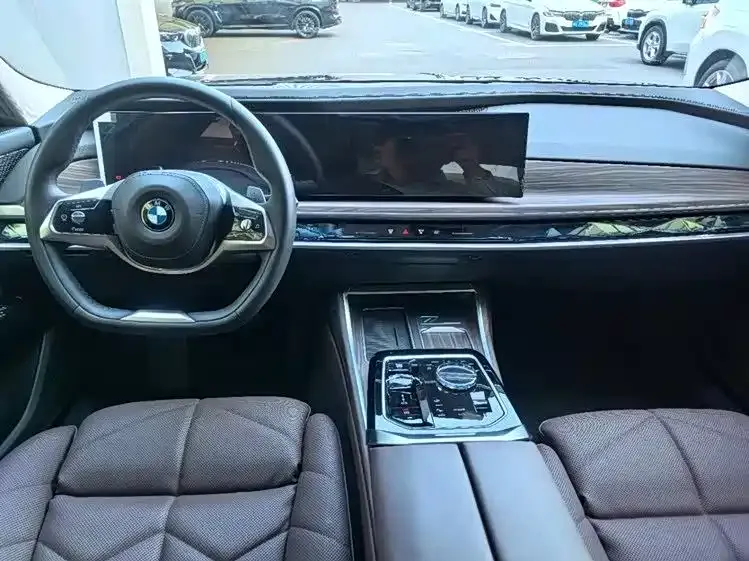 BMW 7 Series — фото 8