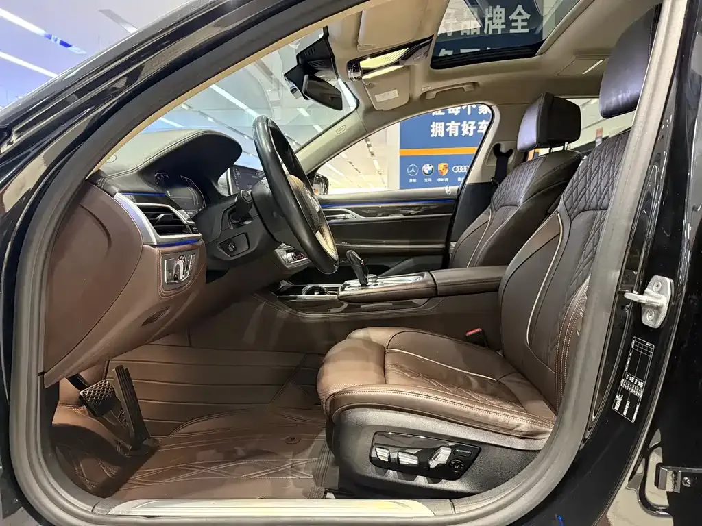 BMW 7 Series 2021 из CN, фото 6