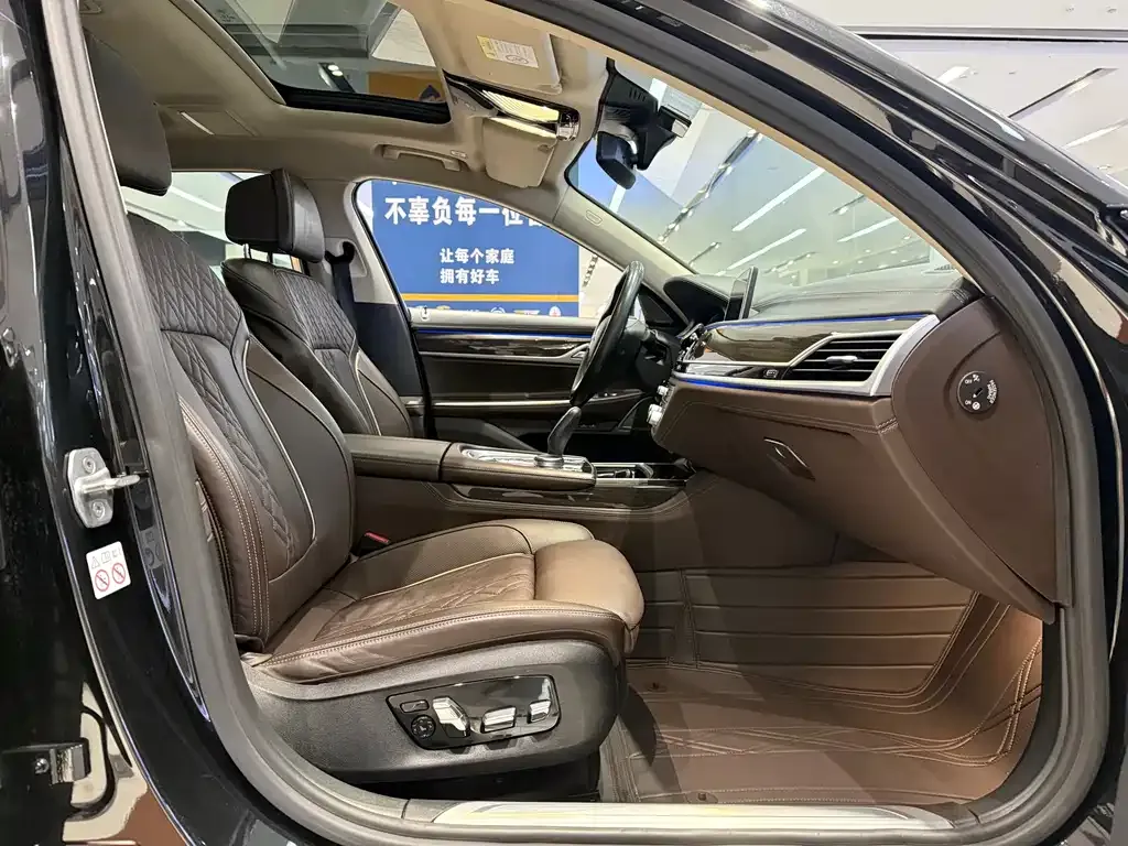 BMW 7 Series 2021 из CN, фото 10