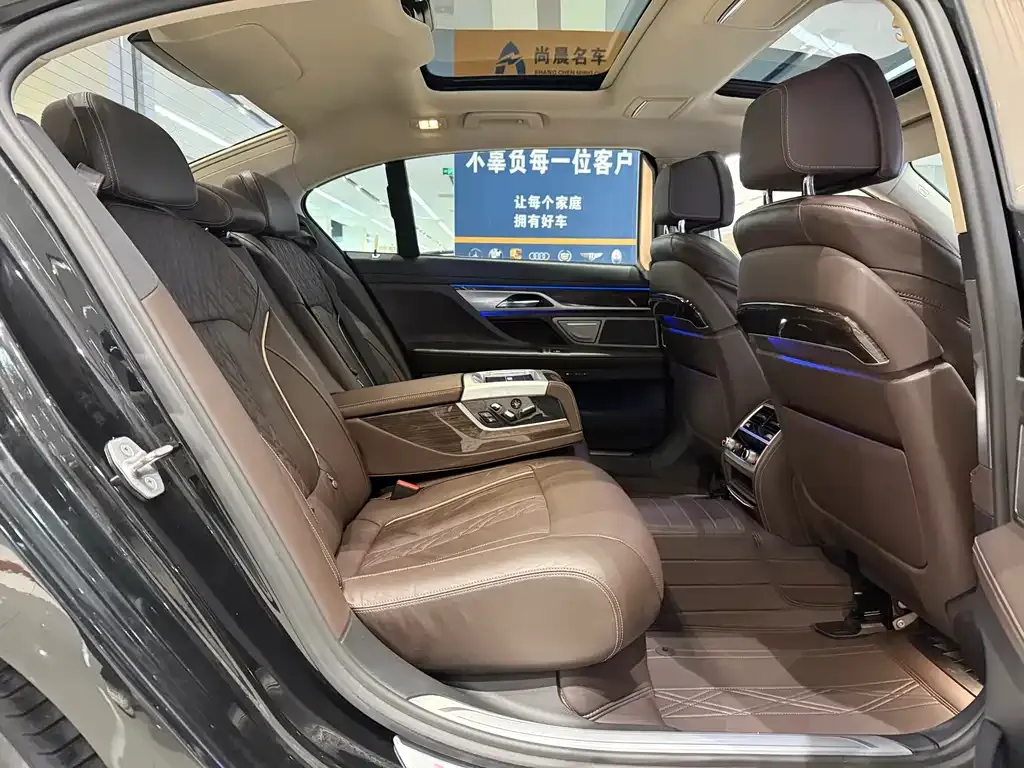 BMW 7 Series 2021 из CN, фото 9