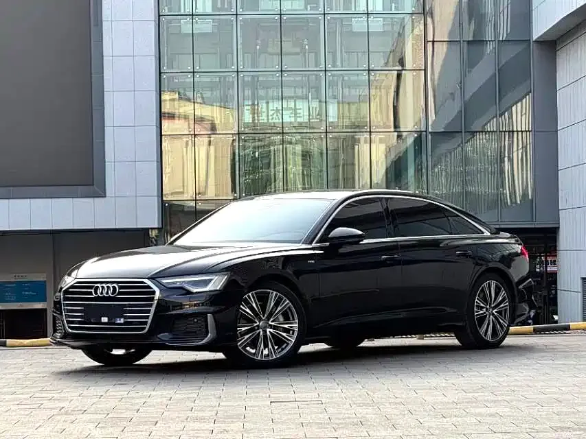 Audi A6L — фото 1