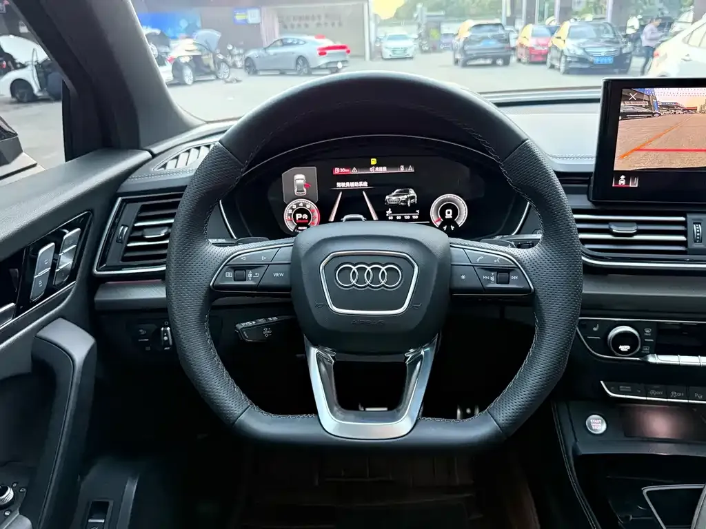 Audi Q5L Sportback — фото 5