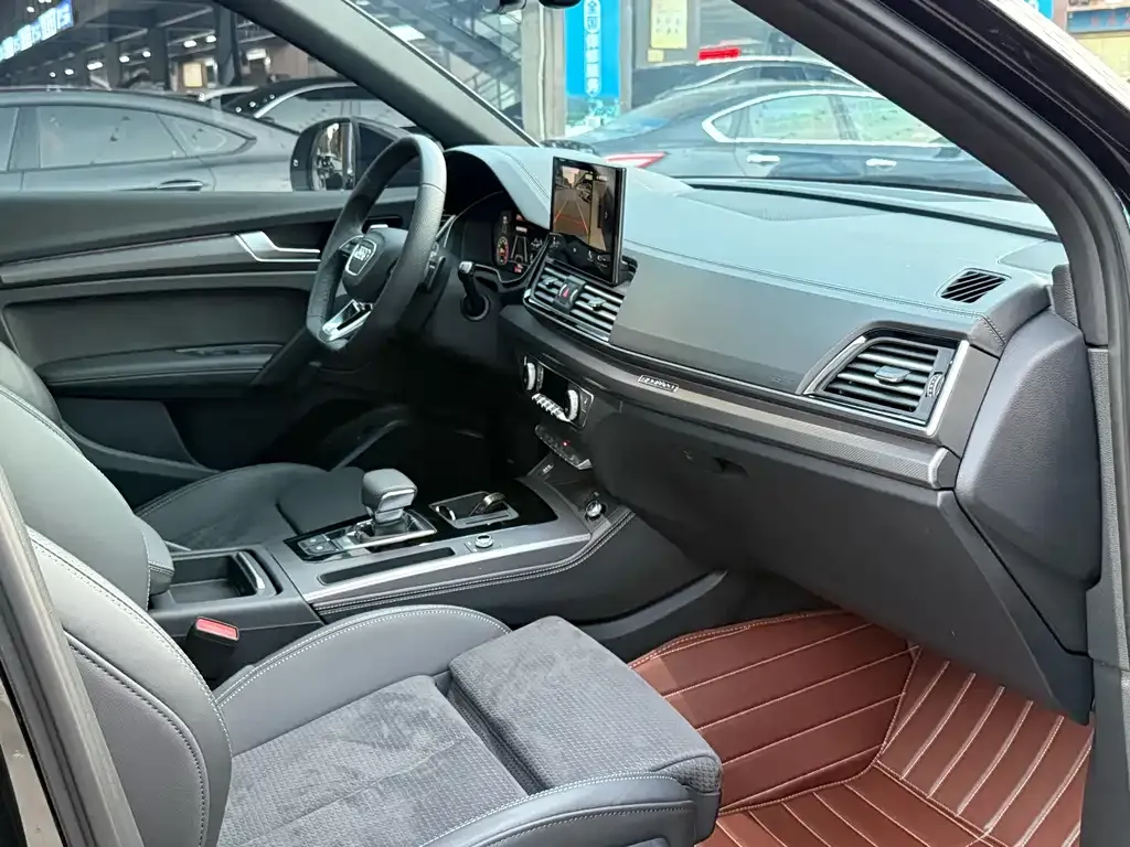 Audi Q5L Sportback — фото 9