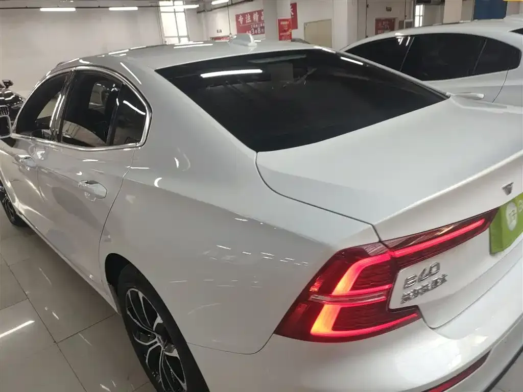 Volvo S60 2021 из CN, фото 4