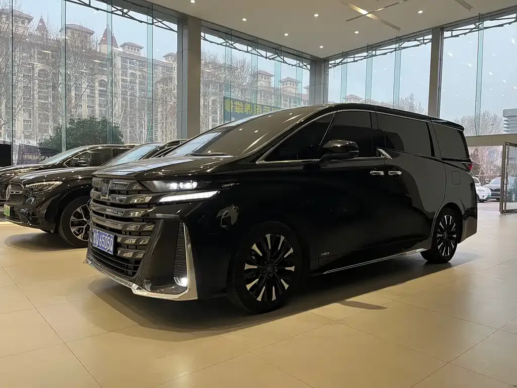 Toyota Vellfire 2024 из CN, фото 1