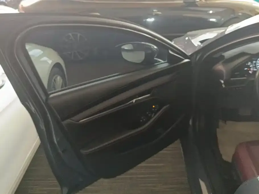 Mazda 3 Axela 2023 из CN, фото 4