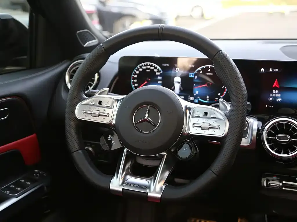 Mercedes-Benz GLB AMG — фото 8