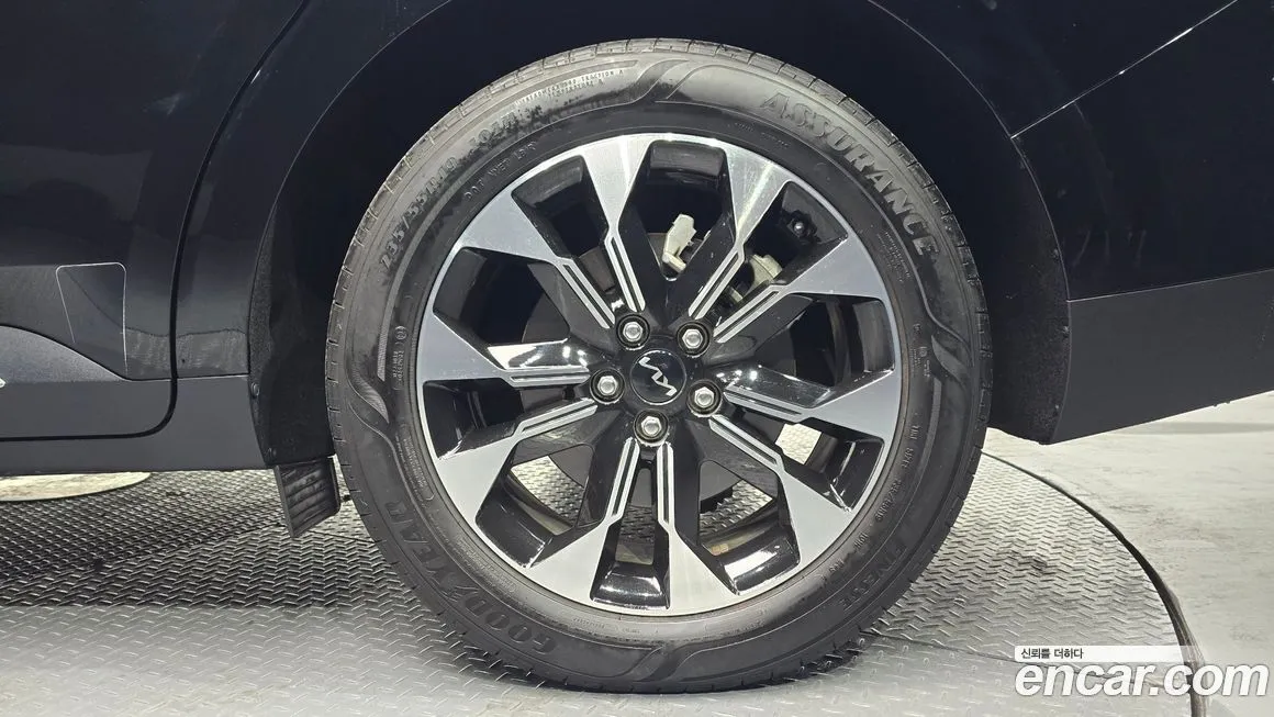 Kia Carnival — фото 10