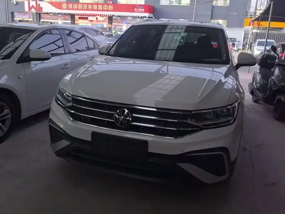 Volkswagen Tiguan L — фото 6