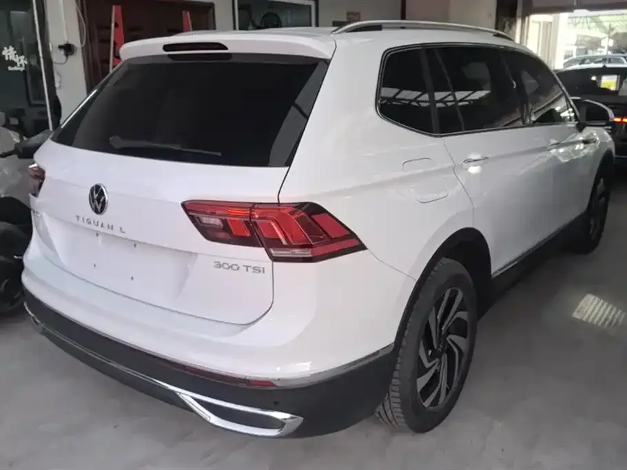 Volkswagen Tiguan L — фото 9