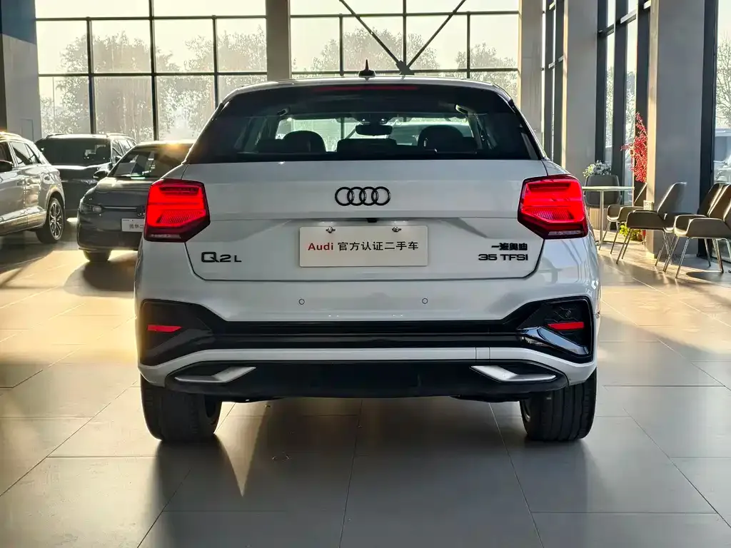 Audi Q2L — фото 4