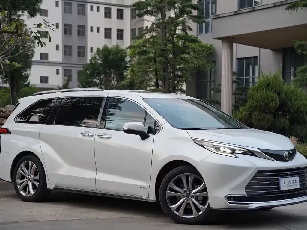 Toyota Sienna 2024 из CN, фото 6
