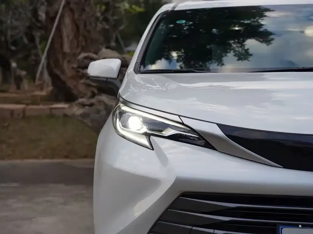 Toyota Sienna 2024 из CN, фото 2