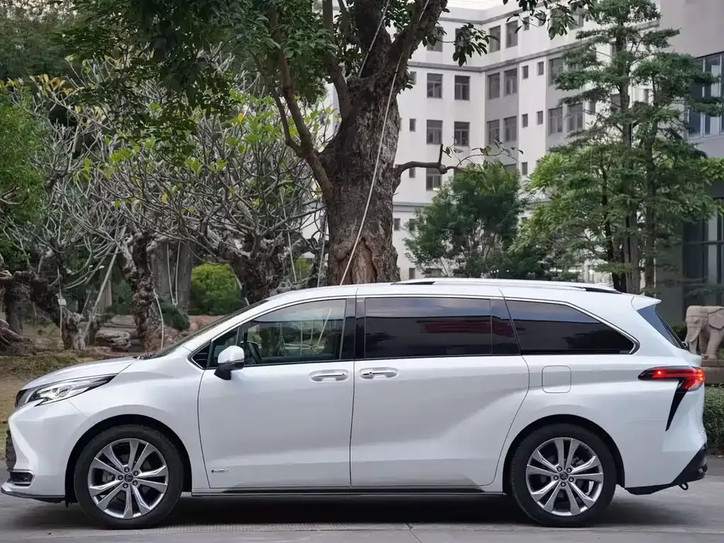 Toyota Sienna 2024 из CN, фото 9