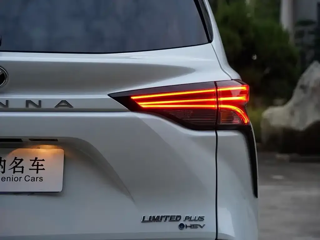 Toyota Sienna 2024 из CN, фото 3