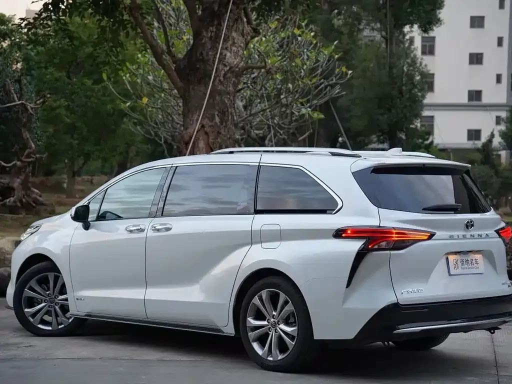 Toyota Sienna 2024 из CN, фото 4