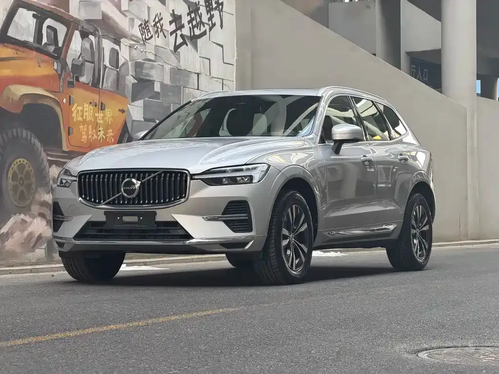 Volvo XC60 — фото 1