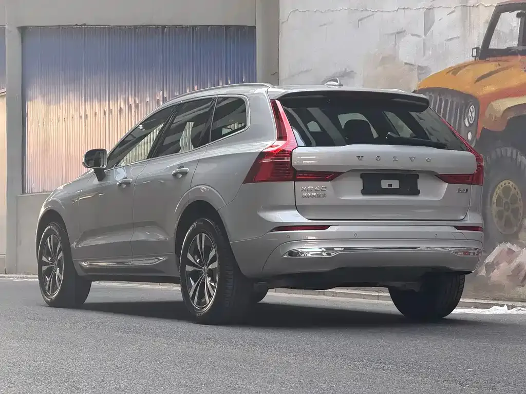 Volvo XC60 — фото 9