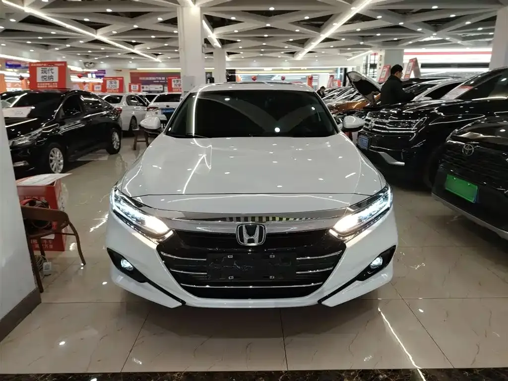 Honda Accord — фото 8