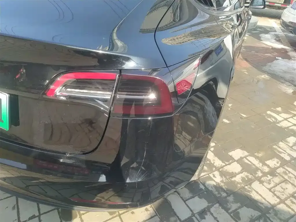 Tesla Model 3 — фото 10