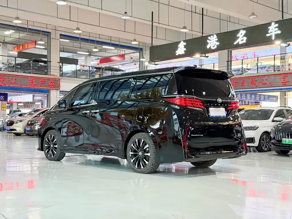 Toyota Alphard — фото 8
