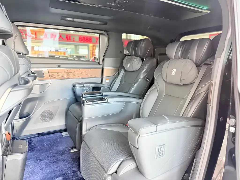 Toyota Alphard — фото 7