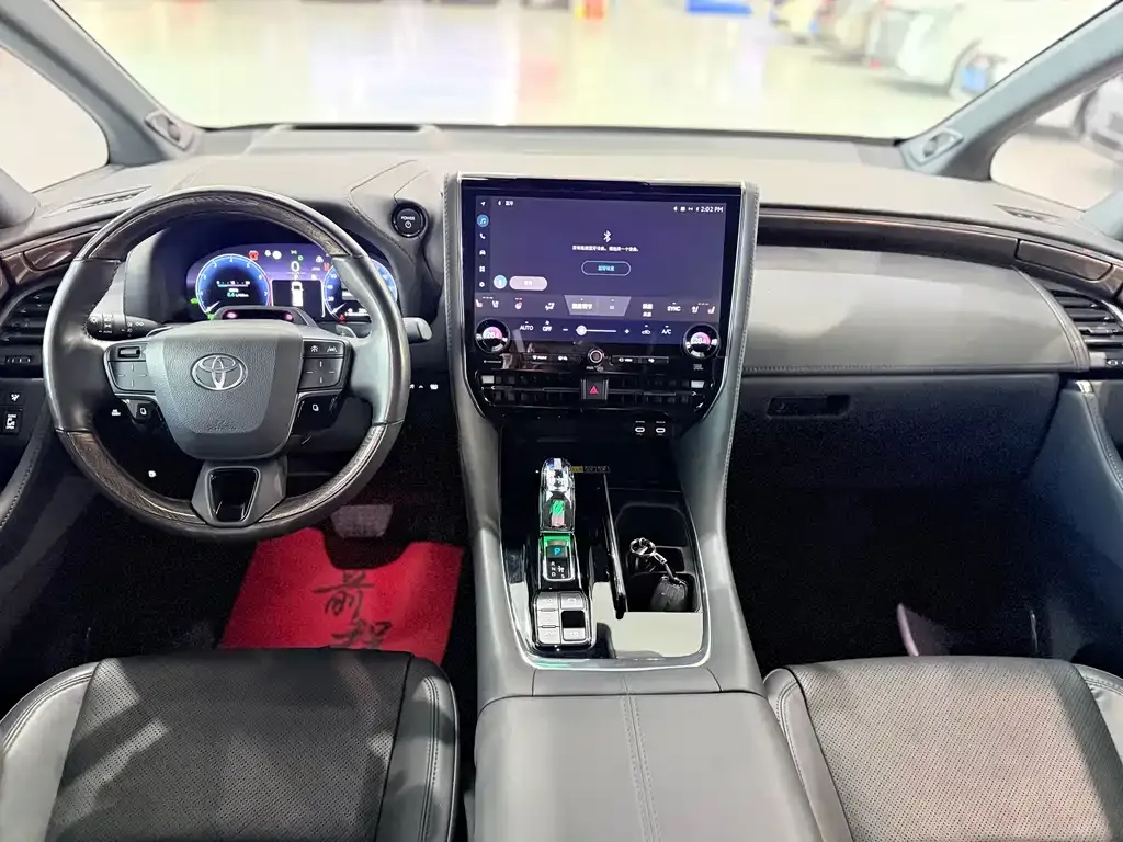 Toyota Alphard — фото 9