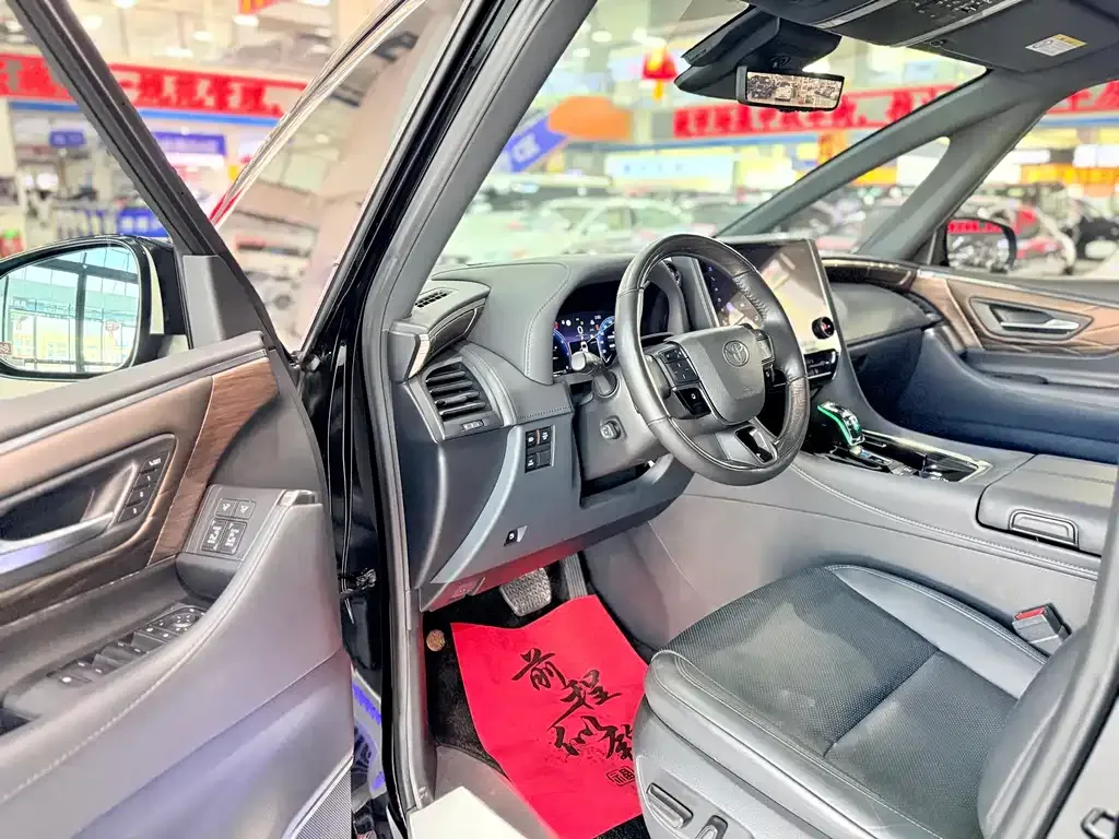 Toyota Alphard — фото 3