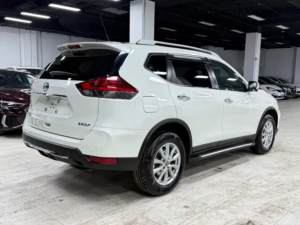 Nissan X-Trail — фото 10