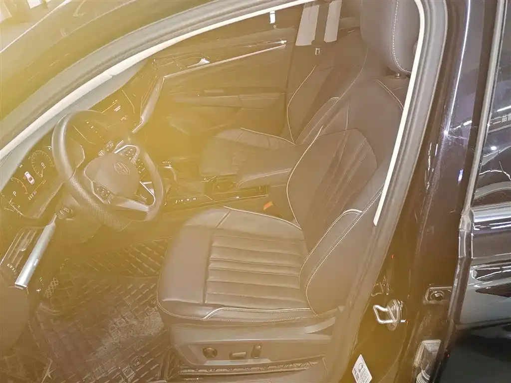 Volkswagen Passat — фото 8