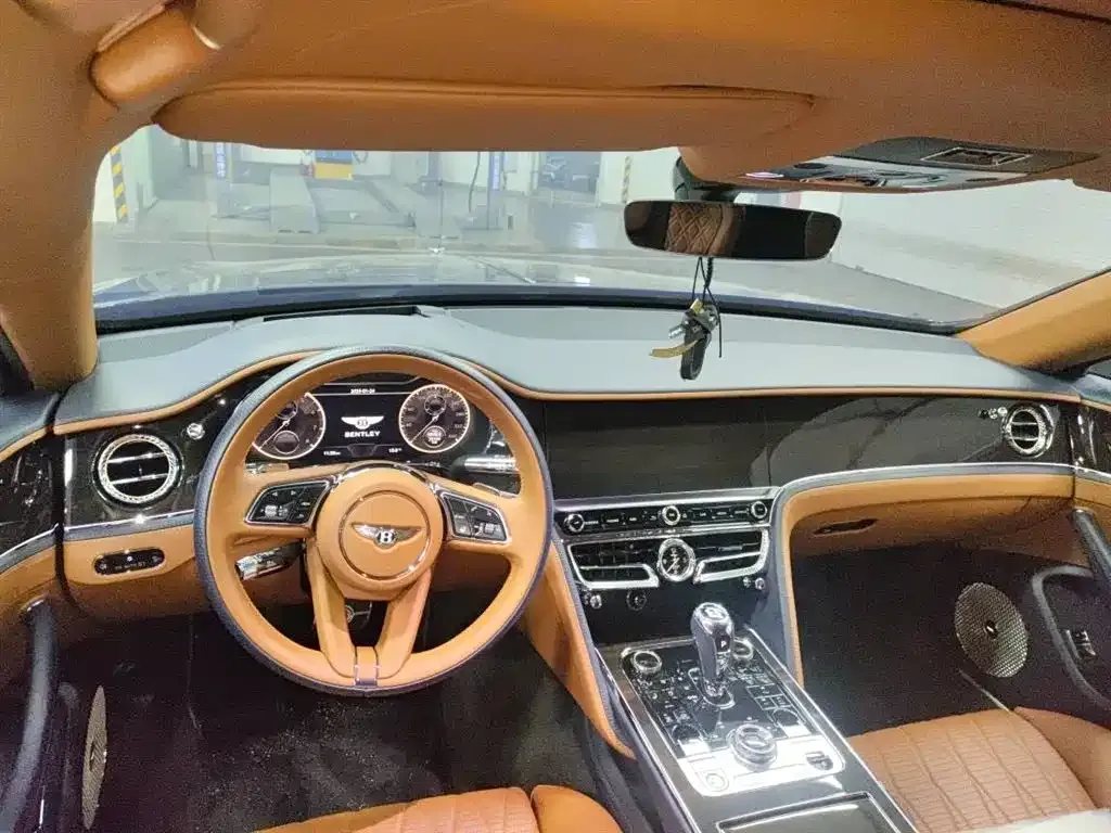 Bentley Flying Spur 2022 из CN, фото 6