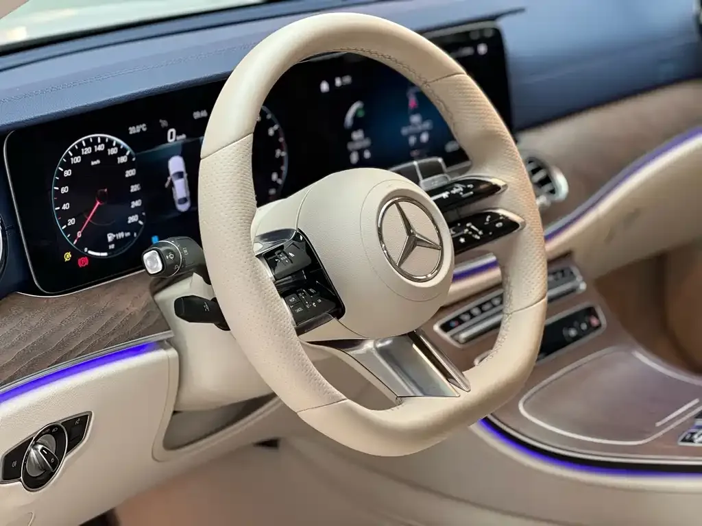 Mercedes-Benz E-Class — фото 5