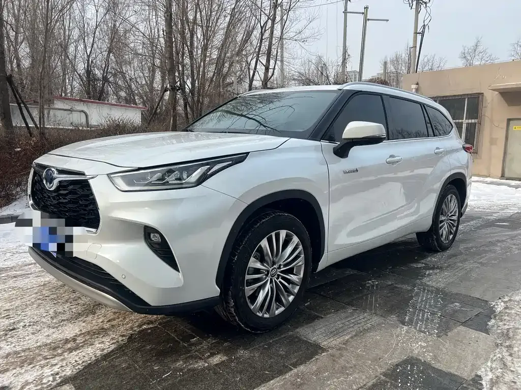 Toyota Highlander — фото 1