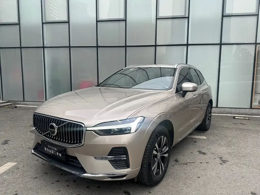 Volvo XC60 — фото 1