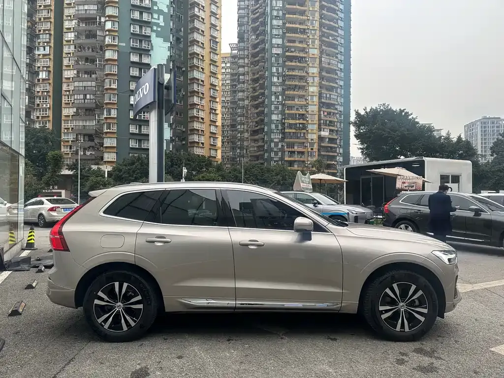 Volvo XC60 — фото 10