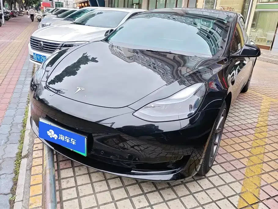 Tesla Model 3 — фото 1