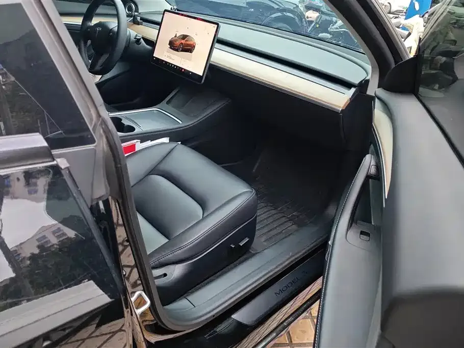 Tesla Model 3 — фото 5